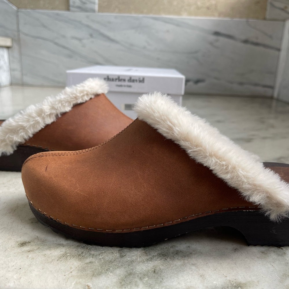 Charles David Brown Mules with Cream Fur Trim - Picture 5 of 5